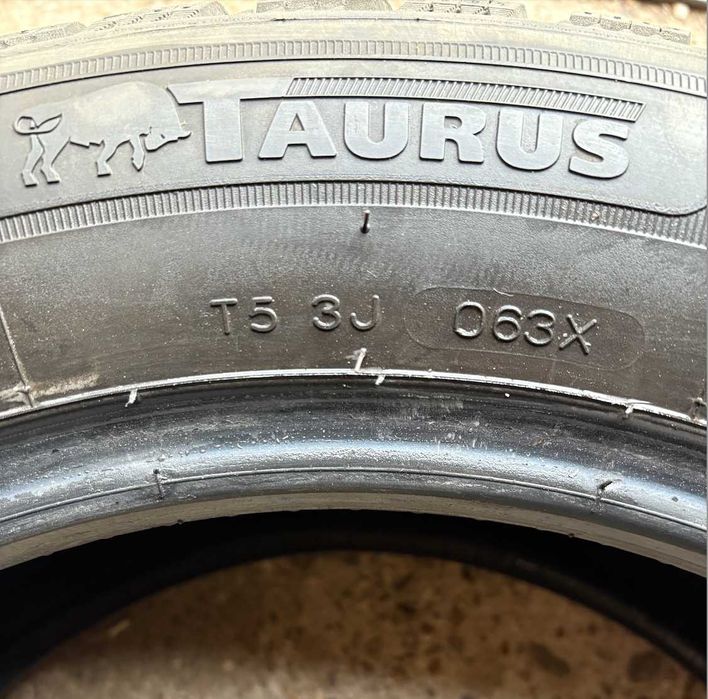 Продавам 4 броя зимни гуми 235/55/18 104H за SUV.