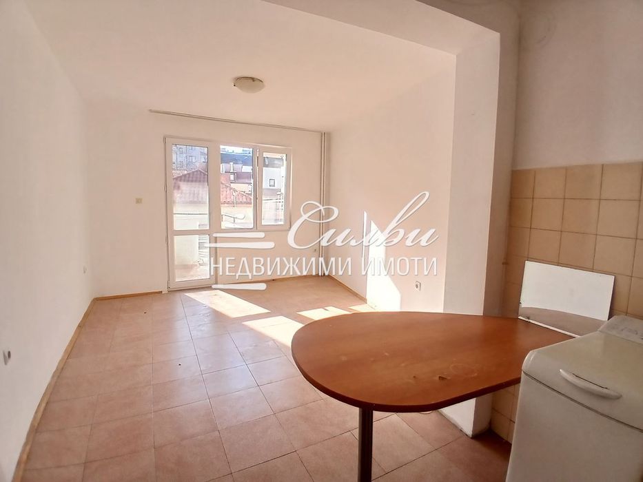 Дава се под наем Офис в Шумен, Център - 33 кв.м за 153 € - Снимка #1