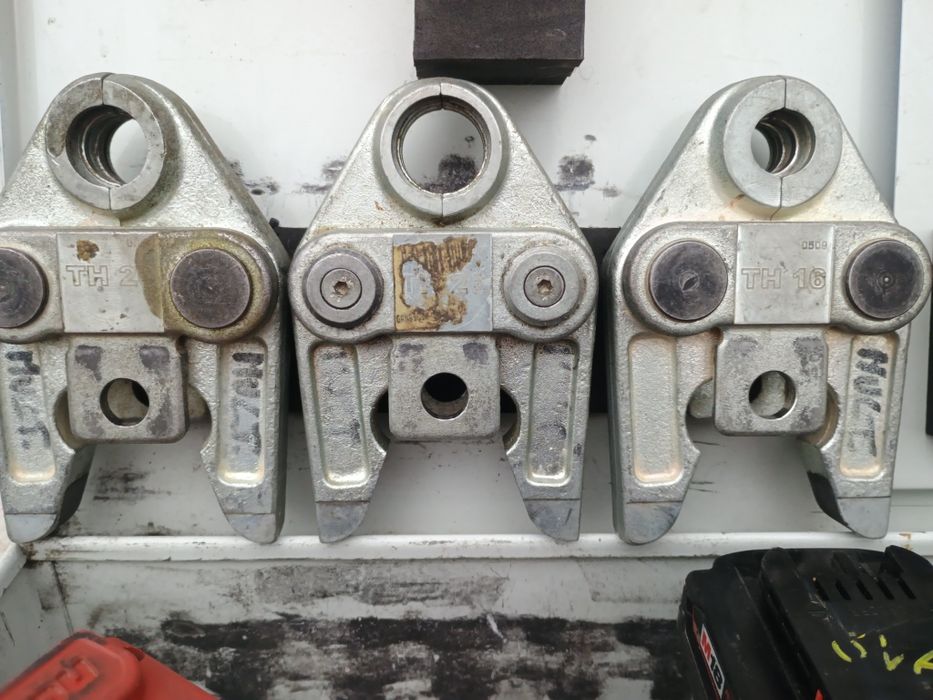 Presa sertizat novopress,2 baterii, încărcător , 3 bacuri th 16,20,26