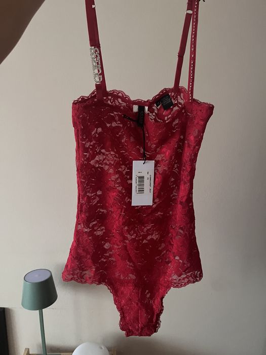 Guess червено дантелено боди ново