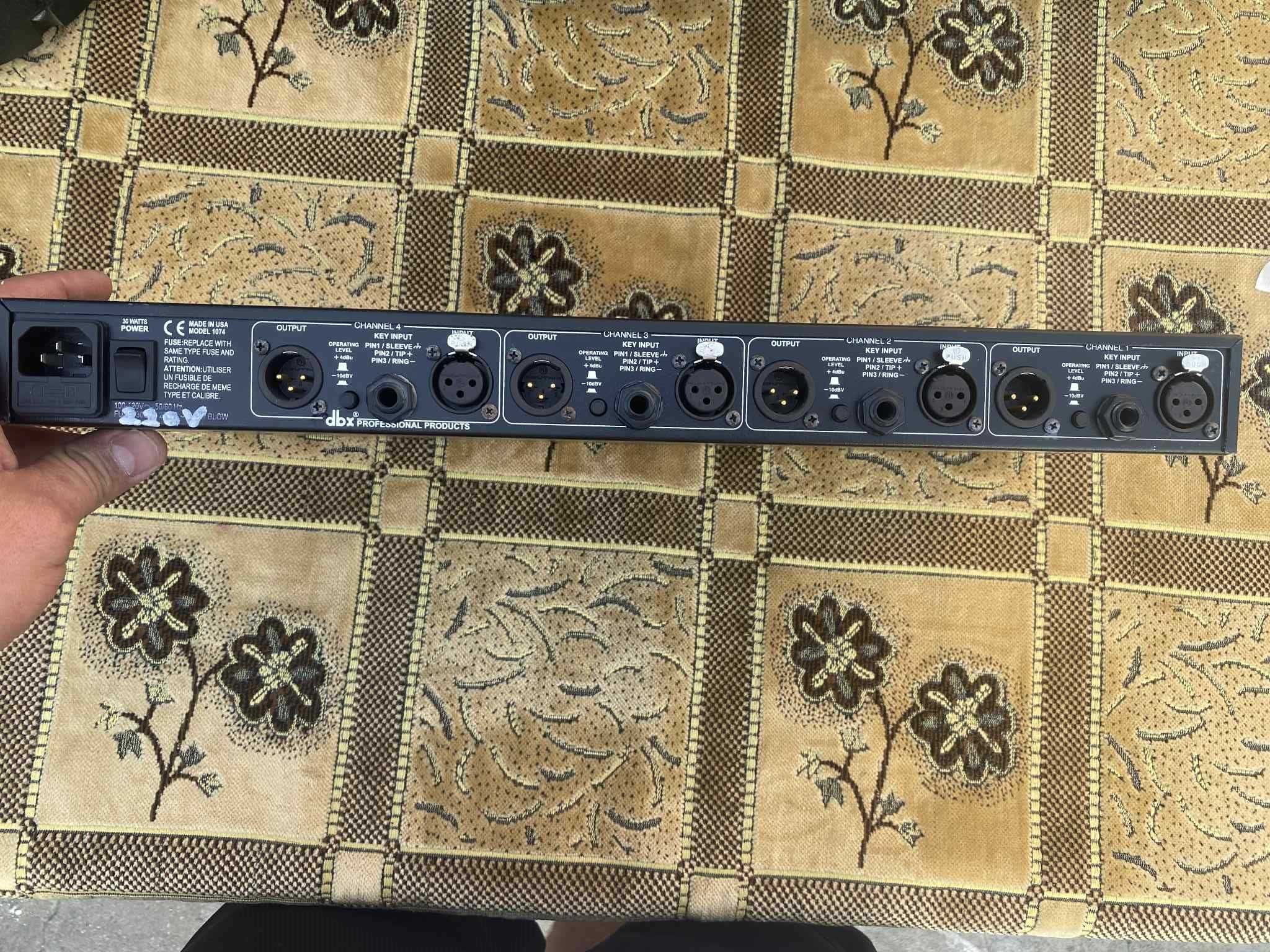 dbx 1074 Quad/Gate
