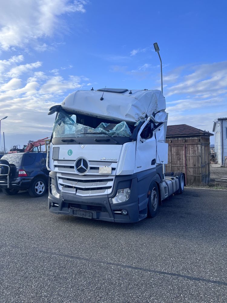 Dezmembrez actros mp4 1845