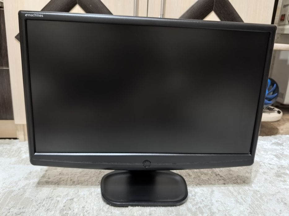 Продам монитор eMachines
