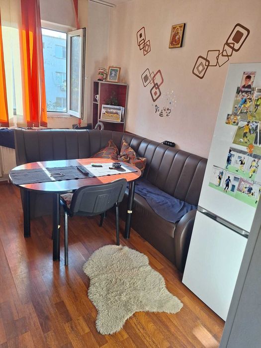 Vand apartament 3 camere