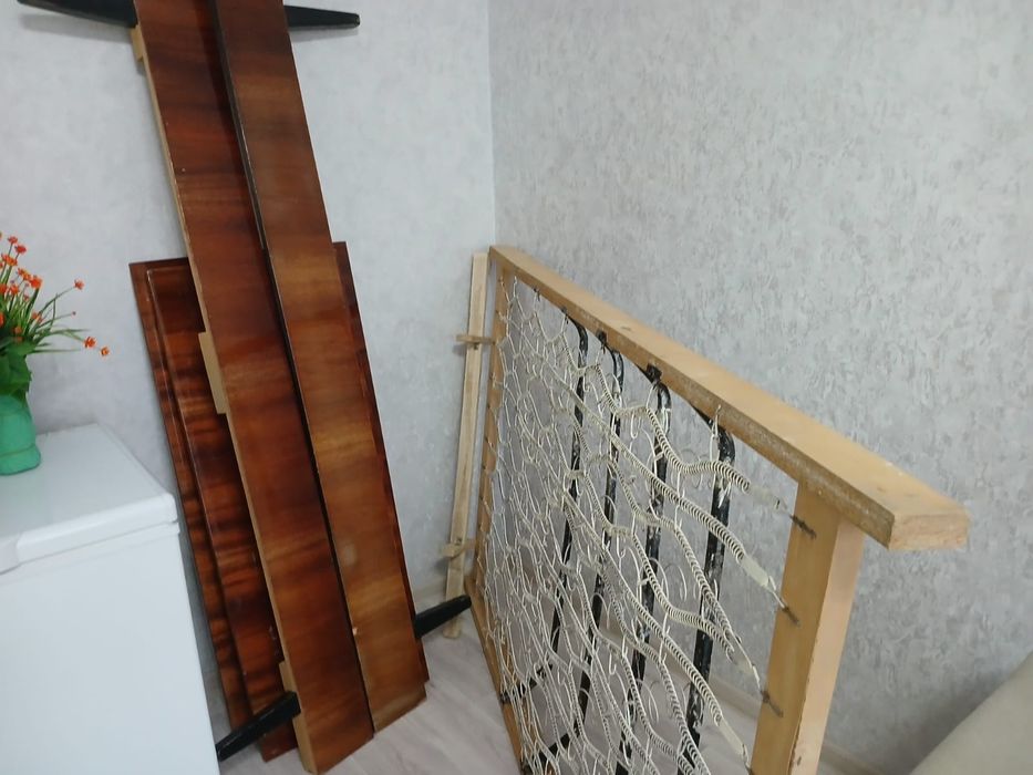 Продам кровать полуторка