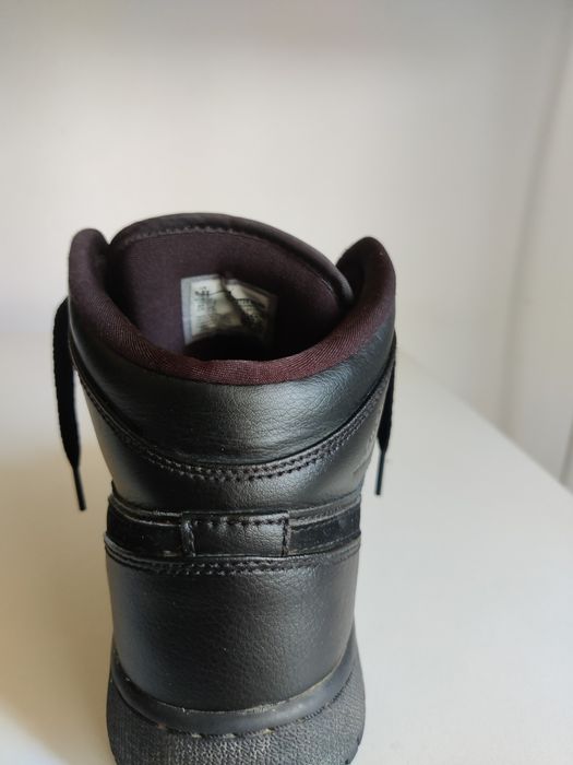 Vând Jordan 1 mid