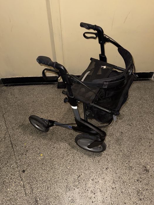 Cadru rulant rollator batrani handicap dizabilitati (ca nou)