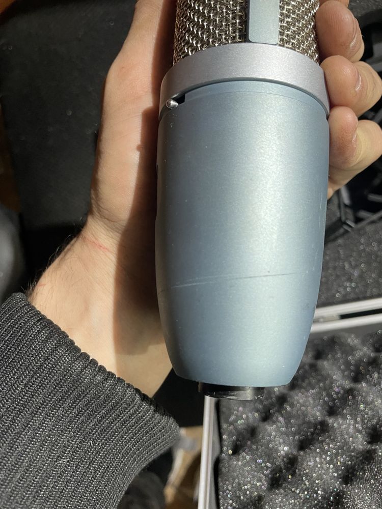 Akg P220 студиен микрофон