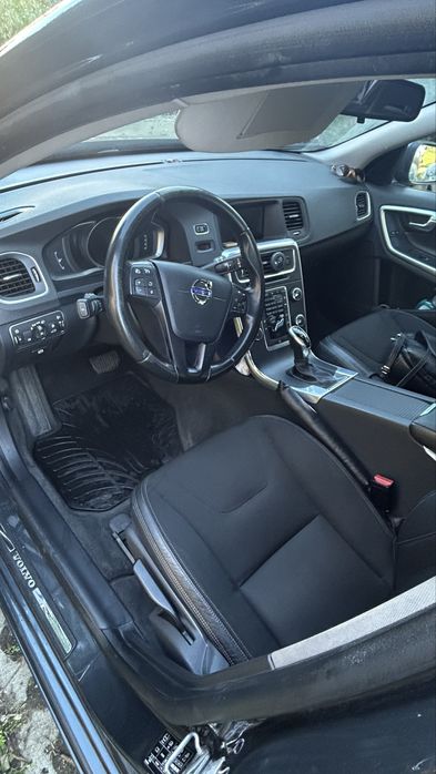 Продавам Volvo V60