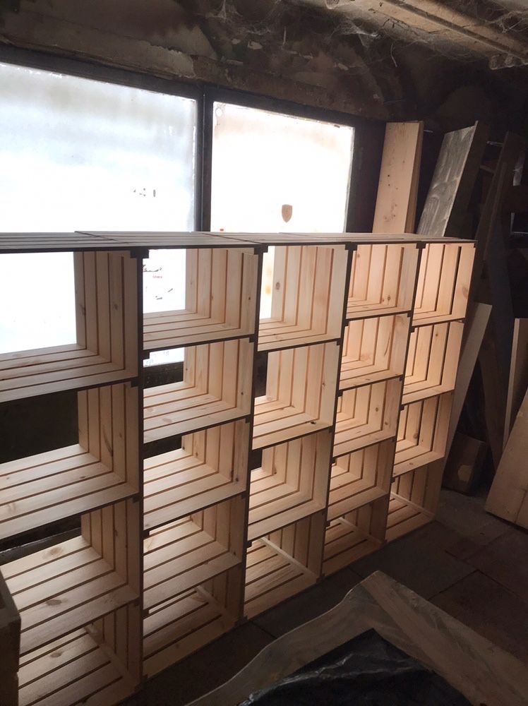 Дървен стелаж за витрина ръчна изработка