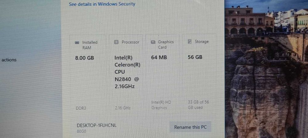 Laptop Lenovo cu procesor Celeron N2840,8 Gb RAM si SSD de 120 Gb