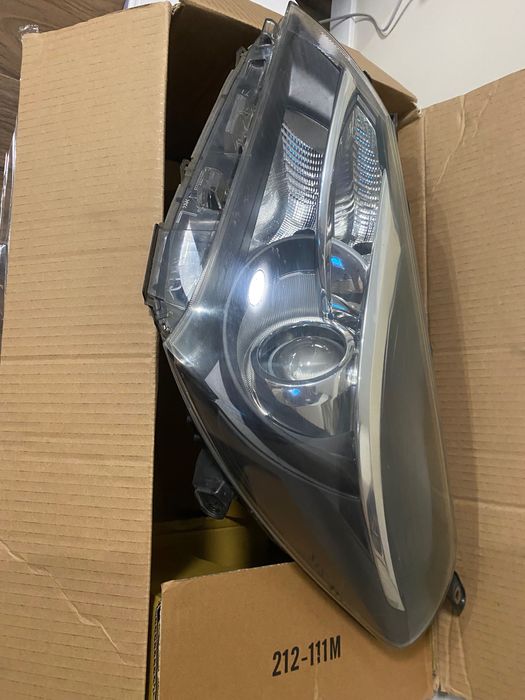 Оригинален Ляв фар Toyota Yaris - Много добро състояние