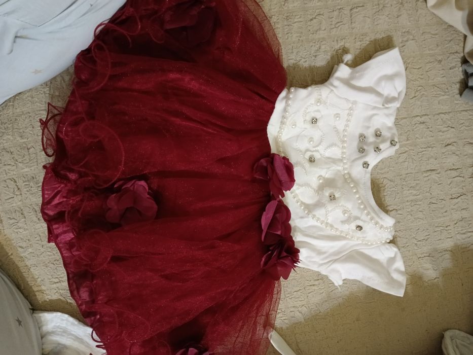 Платье и крассовки для 1 года малыша