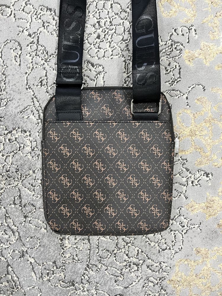 Продам срочно барсетку Guess