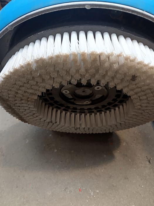 Едно дискова подопочистваща машина