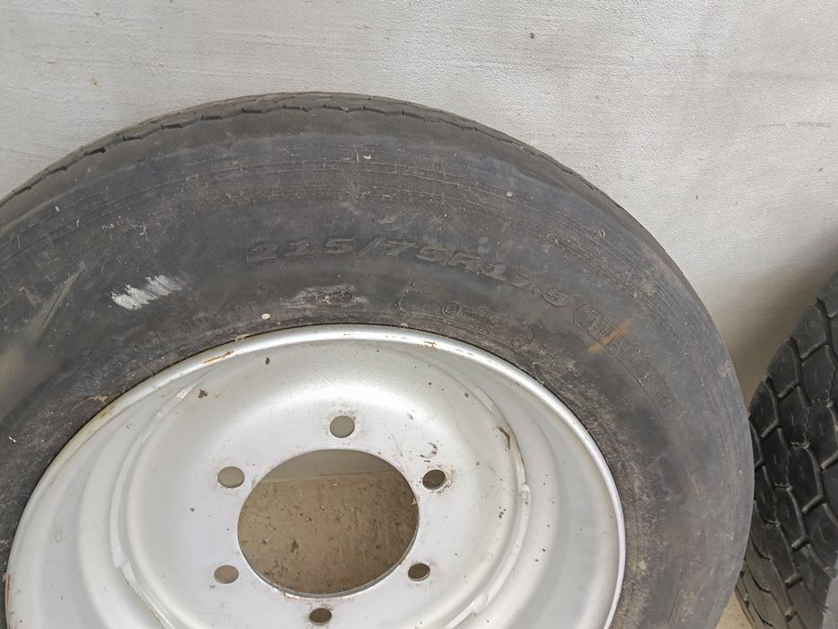 Vând 2 roti pe 17.5