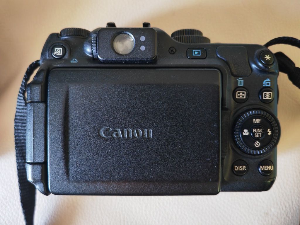 Canon G12 10 MP Digital Camera with 5x Optical Image Stabilized Zoom