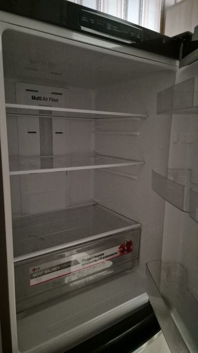 Продам холодильник LG рабочая толька морозильник слабо морозить