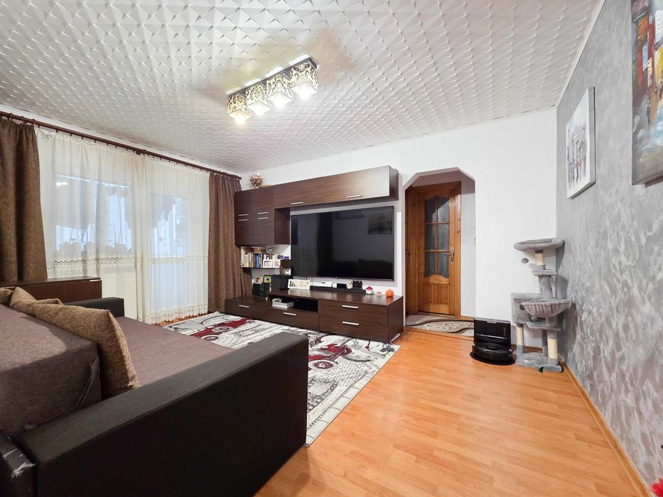 Apartament 3 camere semidecomandate, etaj 1, zona Zimbru, Miron Costin