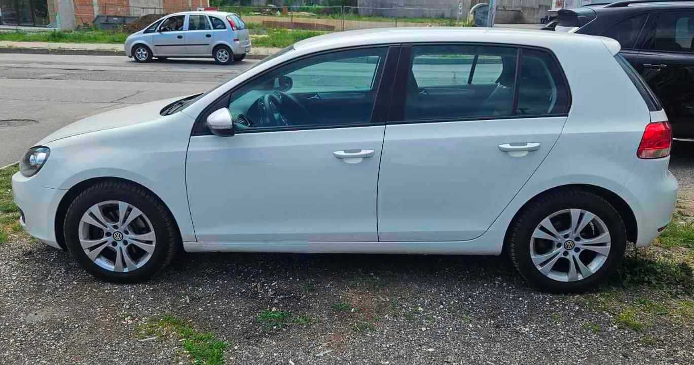 отдава под наем автомобил