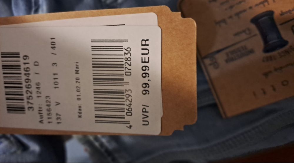 Blugi bugatti , noi cu eticheta