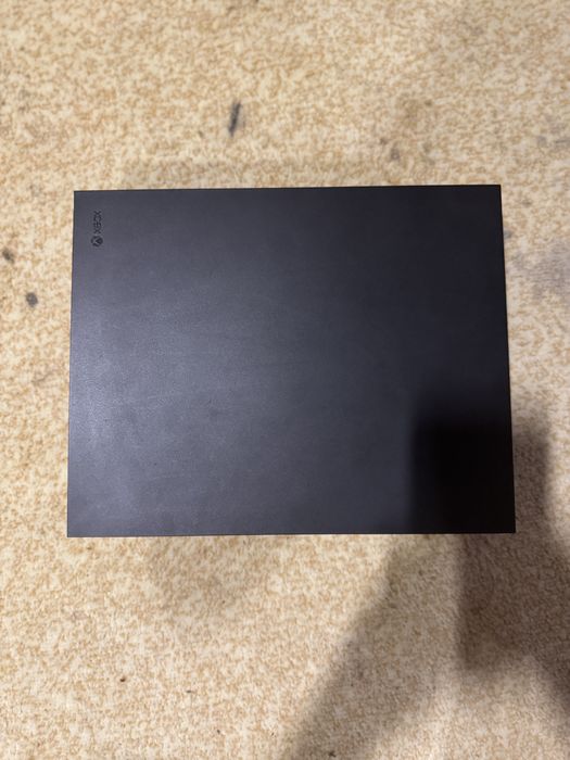 Vand xbox one x + jocuri