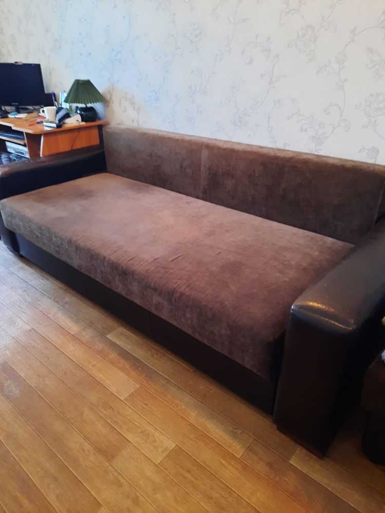 Срочно продам диван