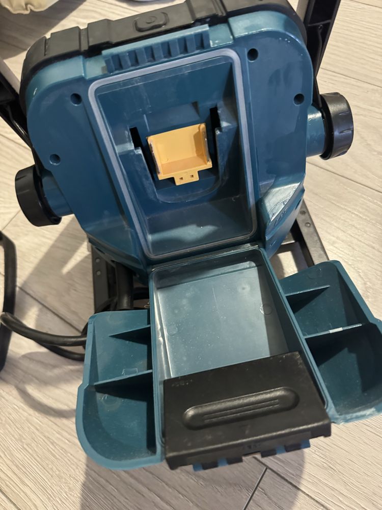 Lampa Makita pe baterie si cablu