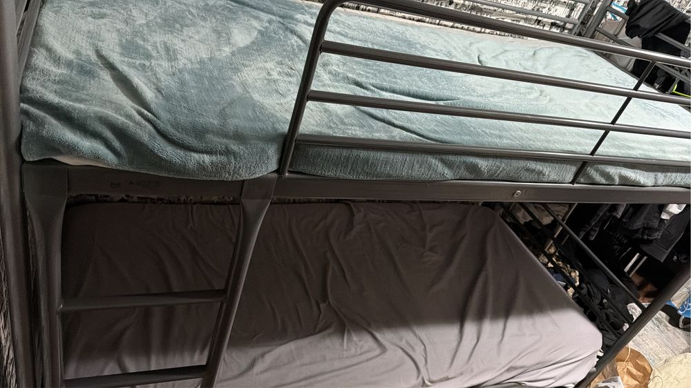 Продам кровать двухярусную