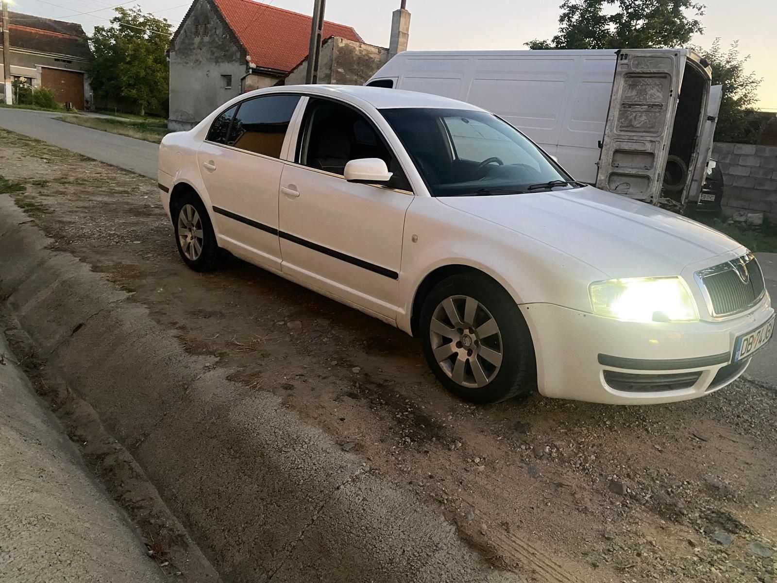 Dezmembrez skoda superb