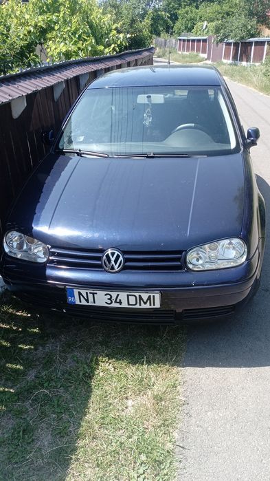 Vând golf 4 motor de 1,6 benzinar