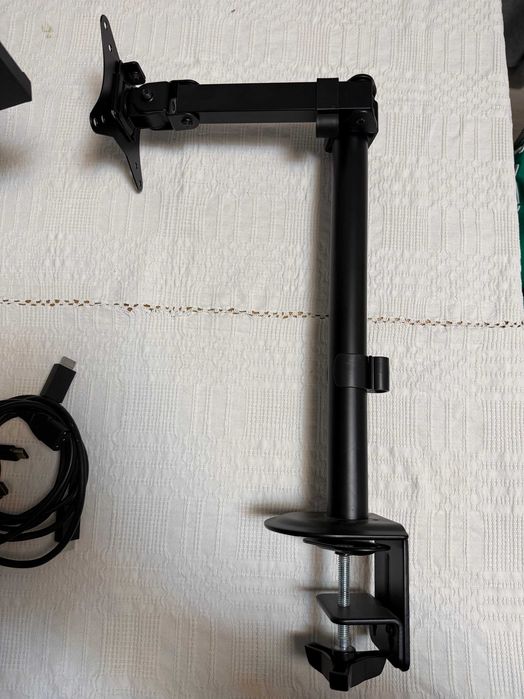 Monitor Xiaomi 34" ultrawide, 144Hz.