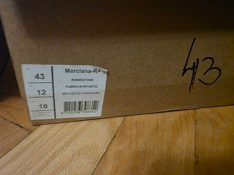 Стилни дамски обувки за шоу