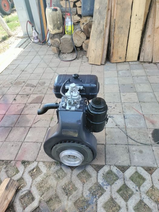 Vând motocultor  16 cp diesel .