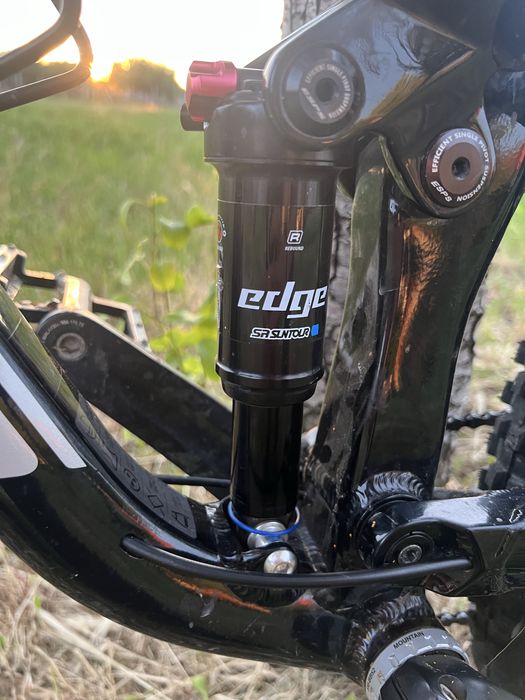 Bicicleta full suspension