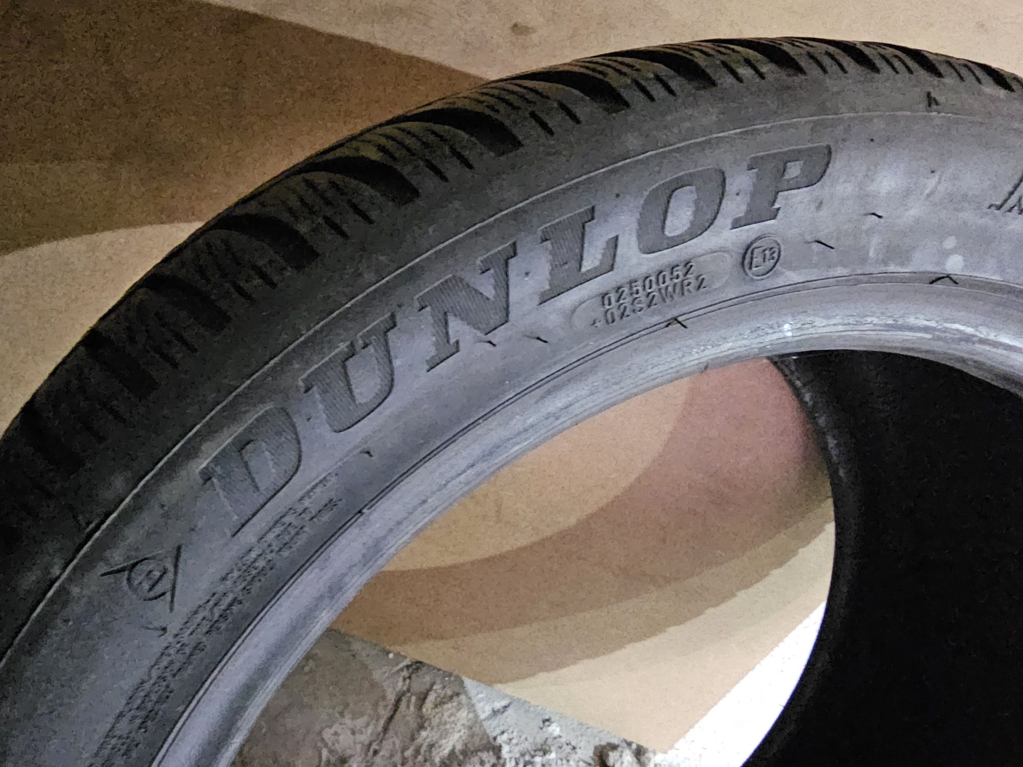 Зимна гума 245/45R18 1 бр. Dunlop