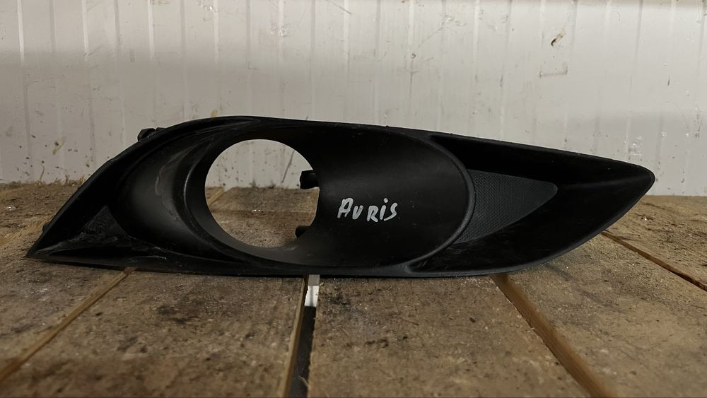 Дясна решетка за халоген Toyota Auris 2006-2010