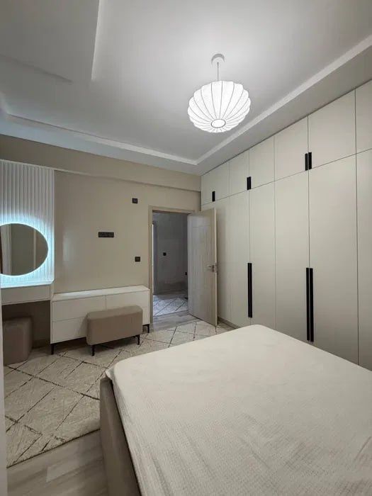 Срочно!!Сдается 2х ком квартира с ремонтом Ор-р Метро Новза 999*