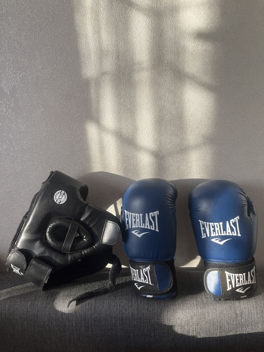 Продам перчатки и шлем для бокса