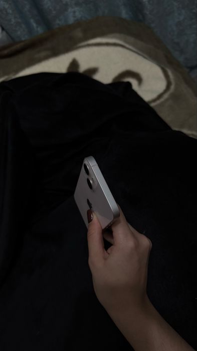 Продам Iphone 13