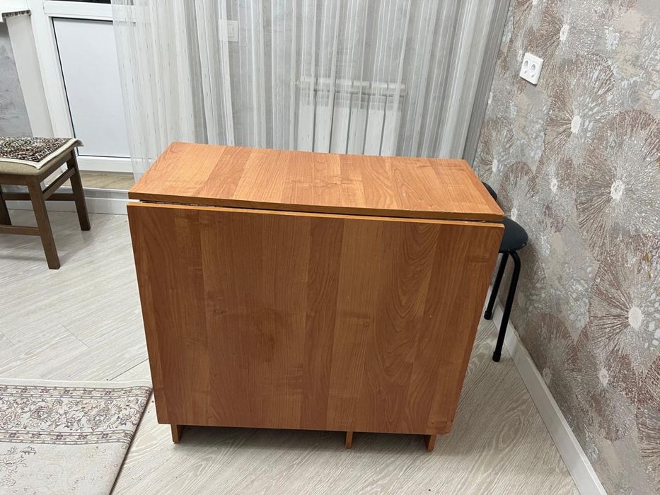 Продается стол-книжка