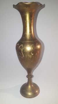 Стара метална ваза