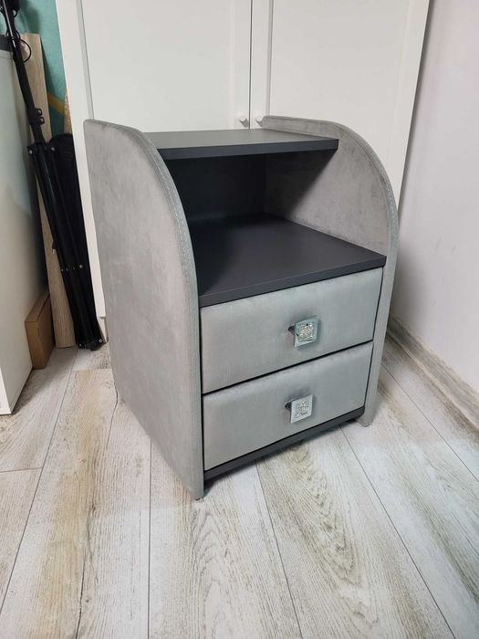 Noptieră tapițată gri catifea, 2 sertare, design modern