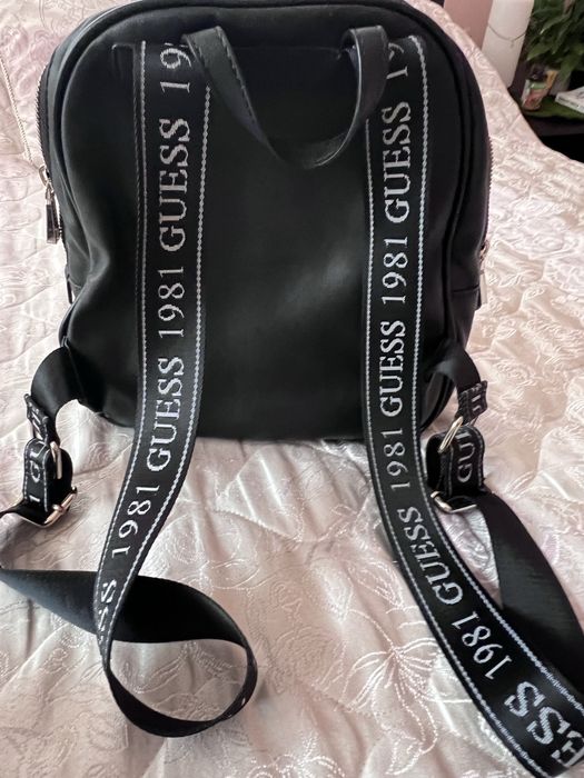 Ежедневна Черна раница Guess