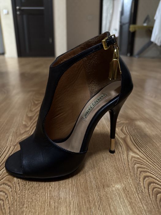 Продам кожаные босоножки 35 размер, брали в Perfect Paris