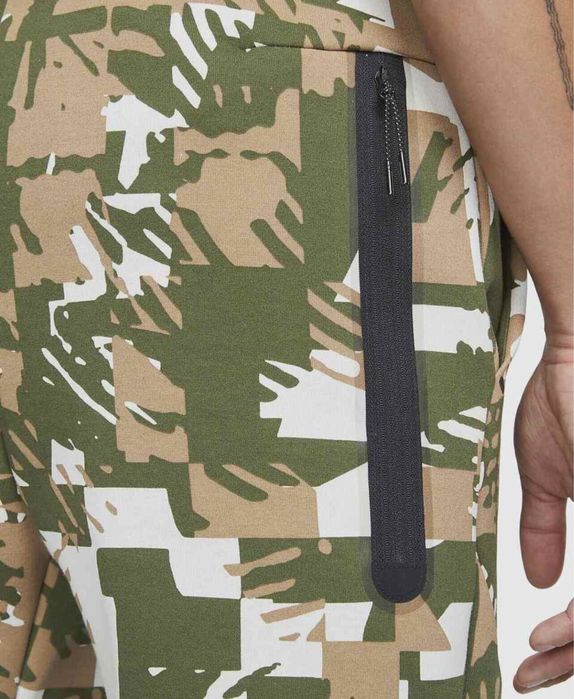 Мъжки комплект Nike Tech Fleece Camo Rough Green Bone - размер S