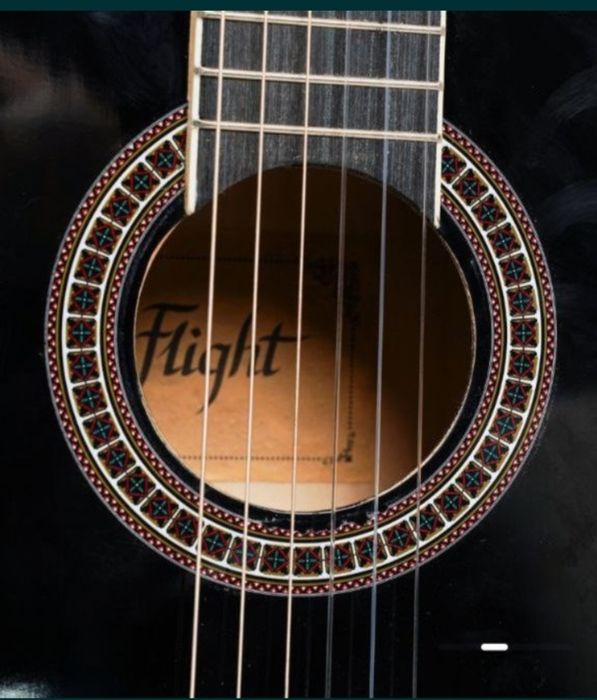 Gitara yangi karobkasi bn turibdi srochna sotiladi rangi qora