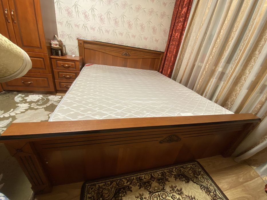 Двухспальняя кровать