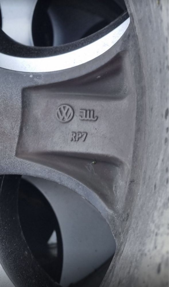 Джанти Volkswagen GTI със зимни гуми 225/40/18