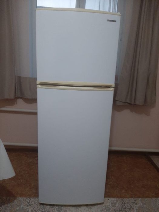 Холодильник Самсунг в хорошем состоянии